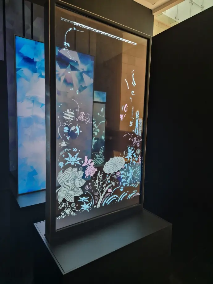透明 OLED 77" 直式